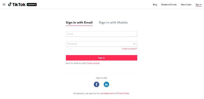 Abaikan tulisan kecil “Sign In dengan Email” yang muncul di layar perangkat dan masukkan langsung nomor telepon yang akan digunakan