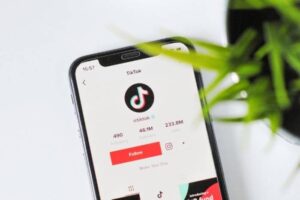 Bagaimana Cara Follow di TikTok? Ini 3 Cara Mudah untuk Pemula