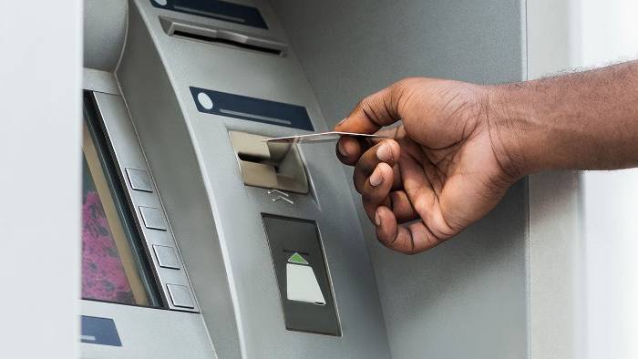 Pergi ke Mesin ATM Terdekat- Kunjungi mesin ATM terdekat untuk melanjutkan proses pembayaran